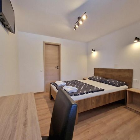 Room D Pula Bagian luar foto