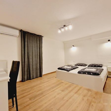Room D Pula Bagian luar foto